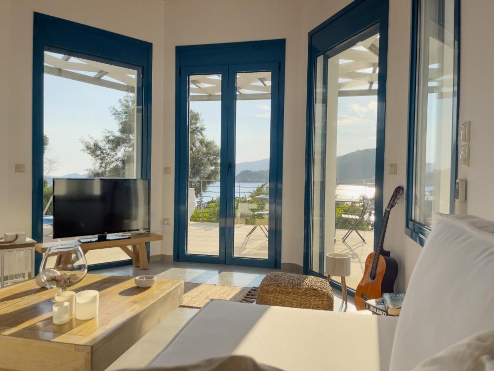 Zidanos Luxurious Sea Front Villa Marandokhórion 외부 사진